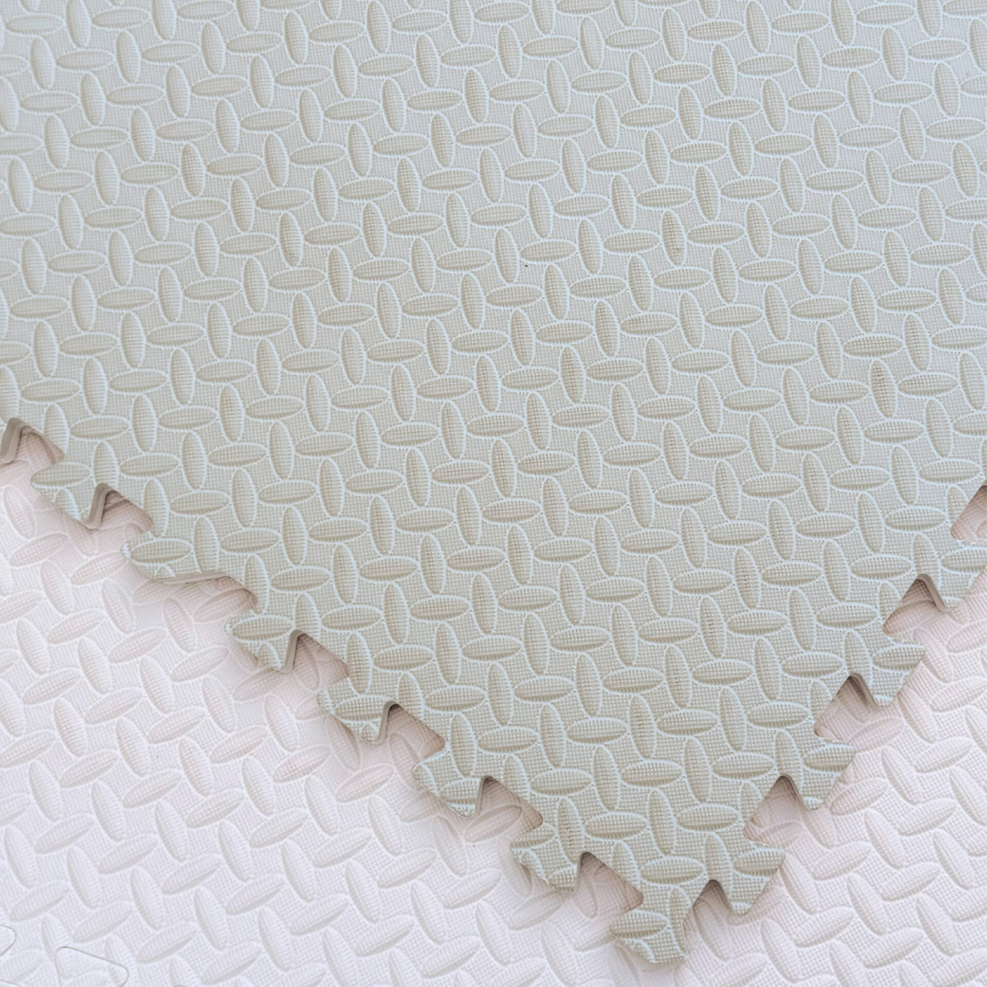 מזרן פאזל דו צדדי 60/60/2 ס"מ - בז' בהיר ובז' כהה – תמונה 10